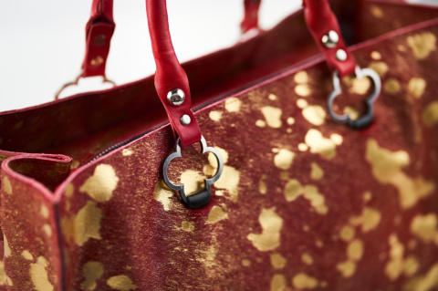 Czerwona duża torba z włosiem w plamki w kolorze złota Czerwona duża torba z włosiem w plamki w kolorze złota